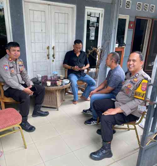 Kanit Binmas Polsek Cikupa Sambangi Tokoh Pemuda Bunder, Perkuat Sinergi Jaga Kamtibmas Kanit Binmas Polsek Cikupa Sambangi Tokoh Pemuda Bunder, Perkuat Sinergi Jaga Kamtibmas