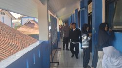 Bhabinkamtibmas Kelurahan Sukamulya Pantau Masa Pengenalan Murid Baru di SMPN 2 Cikupa Bhabinkamtibmas Kelurahan Sukamulya Pantau Masa Pengenalan Murid Baru di SMPN 2 Cikupa