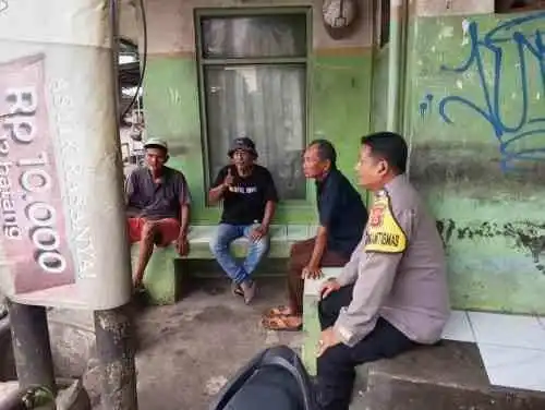 Sambangi Pangkalan Ojek Turbin, Bhabinkamtibmas Desa Bitung Jaya Ajak Pengemudi Jaga Kamtibmas