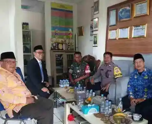 Bhabinkamtibmas Desa Bitung Jaya Sambangi Kepala MIN 4 Tangerang, Perkuat Sinergi Ciptakan Kamtibmas Kondusif