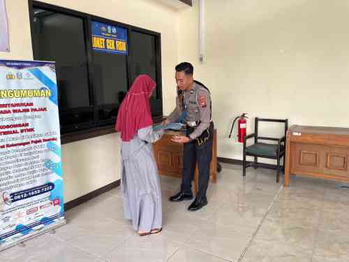 Polantas Tuban Perkuat Edukasi dan Layanan SIM, STNK serta BPKB Langsung di Tengah Warga Polantas Tuban Perkuat Edukasi dan Layanan SIM, STNK serta BPKB Langsung di Tengah Warga