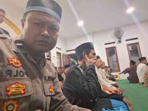 Bhabinkamtibmas Desa Cikupa Laksanakan Program Subuh Keliling, Pererat Silaturahmi dan Sampaikan Pesan Kamtibmas Bhabinkamtibmas Desa Cikupa Laksanakan Program Subuh Keliling, Pererat Silaturahmi dan Sampaikan Pesan Kamtibmas