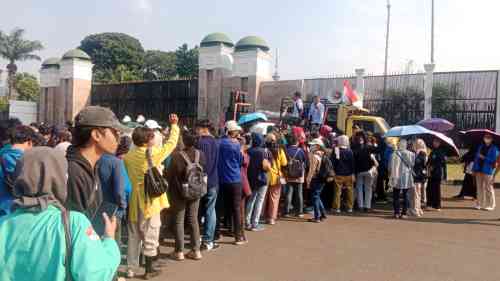 BEM PTNU Se-Nusantara Serukan Perbaikan Sistem Hukum dalam Aksi di Depan DPR RI BEM PTNU Se-Nusantara Serukan Perbaikan Sistem Hukum dalam Aksi di Depan DPR RI