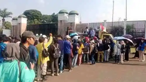 BEM PTNU Se-Nusantara Serukan Perbaikan Sistem Hukum dalam Aksi di Depan DPR RI