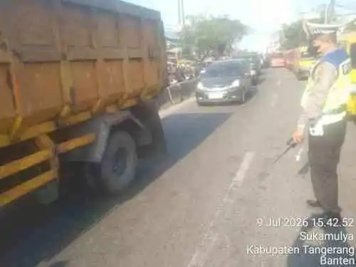 AIPTU Asep Kusheri Laksanakan PECAK Sore Hari, Wujudkan Kamseltibcar Lantas di Jalan Raya Serang Cikupa