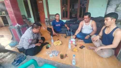 Program Polisi Peduli Pengangguran, Bhabinkamtibmas Desa Bojong Berikan Motivasi dan Edukasi kepada Warga