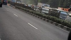 Jalan Kapten Tendean Jakarta Selatan Macet Setelah Truk Alat Berat Tabrak JPO