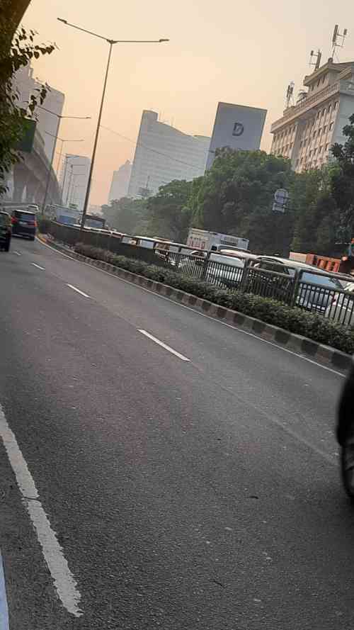Jalan Kapten Tendean Jakarta Selatan Macet Setelah Truk Alat Berat Tabrak JPO