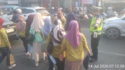 Personel Lantas Polsek Cikupa Laksanakan PECAK Pagi, Wujudkan Kamseltibcar di Simpang Columbus PT Cingluh Personel Lantas Polsek Cikupa Laksanakan PECAK Pagi, Wujudkan Kamseltibcar di Simpang Columbus PT Cingluh