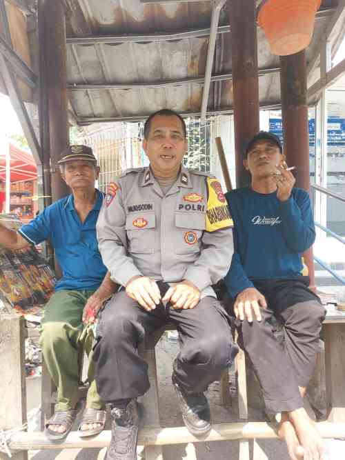 Bhabinkamtibmas Polsek Cikupa Pererat Kemitraan dengan Warga Melalui Sambang Kamtibmas di Desa Sukadamai Bhabinkamtibmas Polsek Cikupa Pererat Kemitraan dengan Warga Melalui Sambang Kamtibmas di Desa Sukadamai