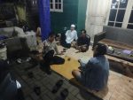 Bhabinkamtibmas Polsek Cikupa Aktifkan Siskamling Bersama Warga, Perkuat Kamtibmas di Desa Cibadak