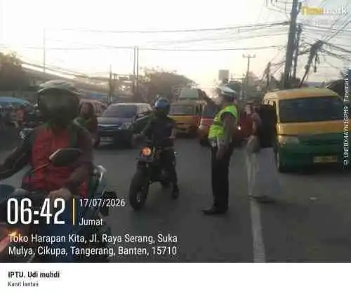 Kanit Lantas Polsek Cikupa Turun Langsung Pimpin PECAK, Pastikan Arus Lalu Lintas Pagi Tetap Lancar