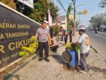 Jumat Asri, Personel Polsek Cikupa Gotong Royong Bersihkan Mako Wujudkan Lingkungan Kerja Bersih dan Nyaman