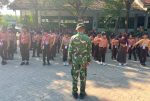 Bentuk Karakter Sejak Dini, Satgas TMMD 129 Bojonegoro Latih Baris Berbaris Siswa SD Kesongo