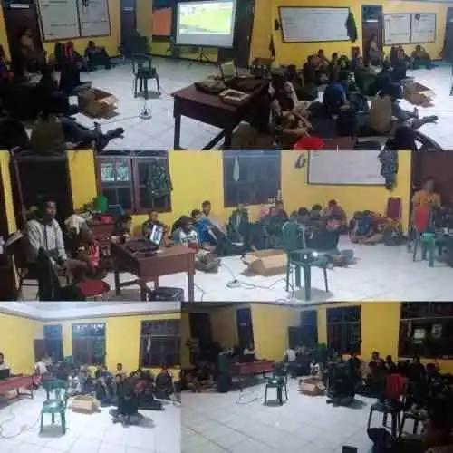 TMMD Ke-129 Kodim 1807/Sorong Selatan Semarakkan Kebersamaan, Anggota Satgas dan Warga Kampung Sesor Seru-seruan Nobar Final Piala Dunia 2026