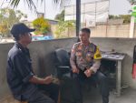 Bhabinkamtibmas Kelurahan Sukamulya Sambangi Tokoh Masyarakat, Perkuat Sinergi Kamtibmas dan Sosialisasikan Call Center 110