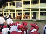 Wakapolsek Cikupa Jadi Pembina Upacara di SMP TPM, Edukasi Pelajar Cegah Bullying, Tawuran, dan Judi Online