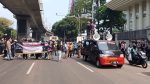 Massa NATO Datang dengan Mobil Komando, Sampaikan Desakan Keras di Depan Kejagung