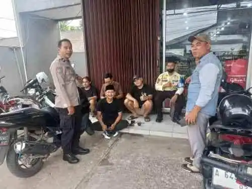 Bhabinkamtibmas Polsek Cikupa Laksanakan Program POLIRAN, Berikan Motivasi kepada Warga Pencari Kerja