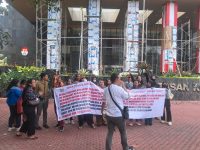 Aksi SIRA di Depan KPK, Massa Minta Mantan Kadisdik Muara Enim Segera Diproses Hukum