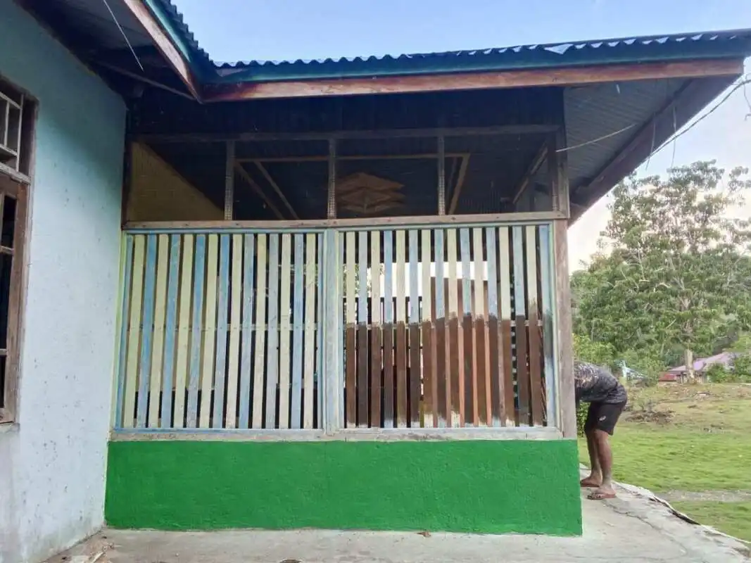 Satgas TMMD Ke-129 Kodim 1807/Sorsel Percepat Rehab RTLH Milik Pak Herman, Wujud Nyata Kepedulian TNI untuk Kesejahteraan Rakyat
