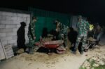 Tak Kenal Lelah! Satgas TMMD 129 Bojonegoro Kerja Lembur Rehab Rumah Ibu Saelah