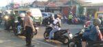 PECAK Pagi Polsek Cikupa, AIPTU Asep Kushery Atur Lalu Lintas di Jalan Raya Serang