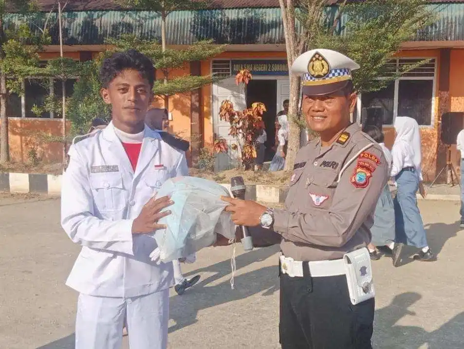 Ditlantas Polda PBD Tanamkan Disiplin dan Kesadaran Tertib Lalu Lintas kepada Pelajar Melalui Upacara Bendera
