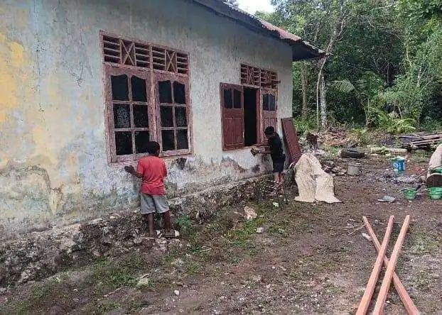 Rehab Rumah Milik Bapak Herman Capai 80%, Satgas TMMD ke-129 Kodim 1807/Sorsel Hadirkan Harapan Baru Bagi Warga