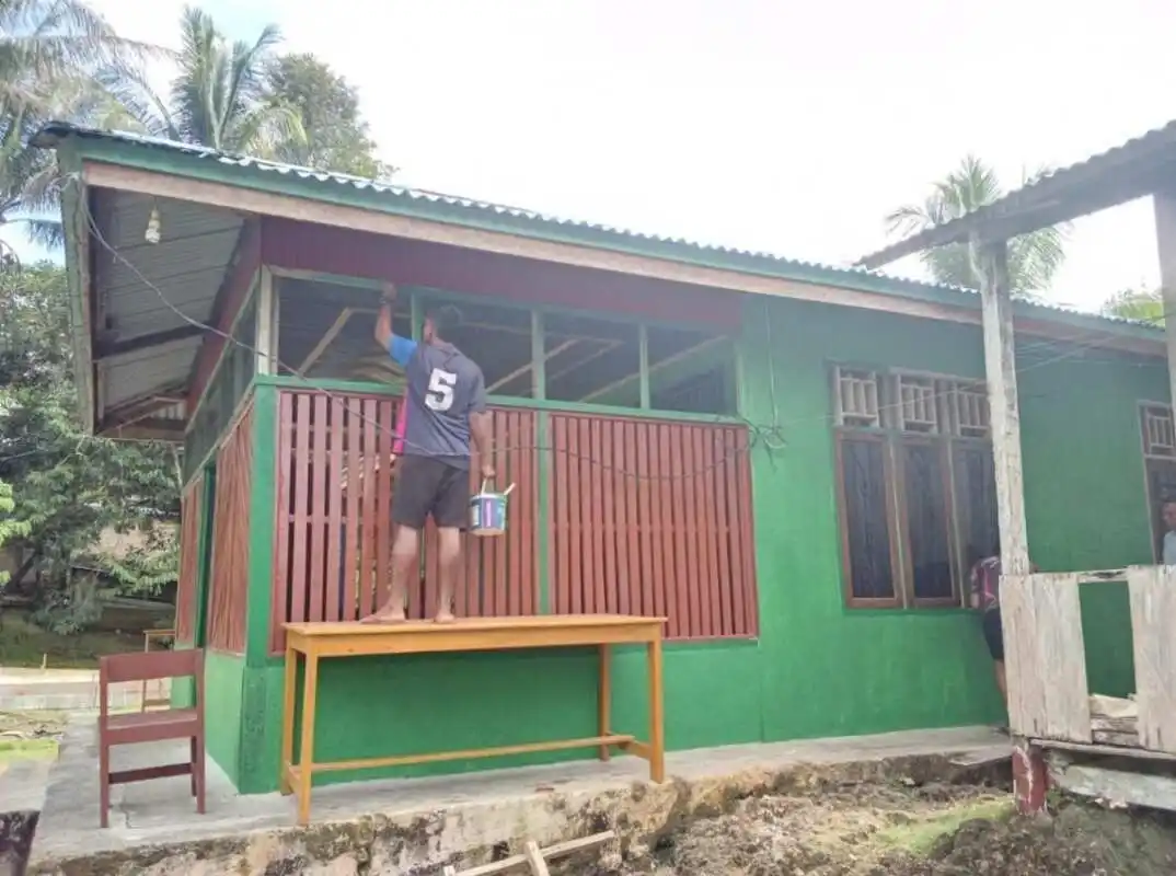 Rehab Rumah Milik Ibu Diana Capai 83%, Satgas TMMD Ke-129 Kodim 1807/Sorsel Percepat Wujudkan Hunian Layak Bagi Warga