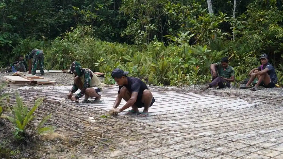 Rehab Jembatan TMMD Ke-129 Capai 55%, Satgas TMMD Percepat Konektivitas dan Akses Masyarakat Kampung Sesor