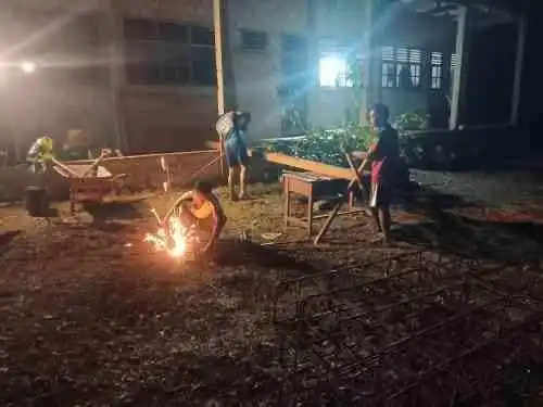 Lembur Hingga Malam, Satgas TMMD Ke-129 Kodim 1807/Sorong Selatan Kebut Pembangunan Rumah Semi Permanen Capai 49 Persen