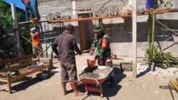 Wujud Kepedulian TNI, Babinsa Koramil Udanawu Renovasi Rumah Tak Layak Huni Milik Warga Sumbersari
