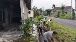 Perlancar Pasokan Air Sawah, Kopka Slamet Prasetiyo Bersama Poktan Rukun Makmur 1 Bersihkan Parit Irigasi Perlancar Pasokan Air Sawah, Kopka Slamet Prasetiyo Bersama Poktan Rukun Makmur 1 Bersihkan Parit Irigasi
