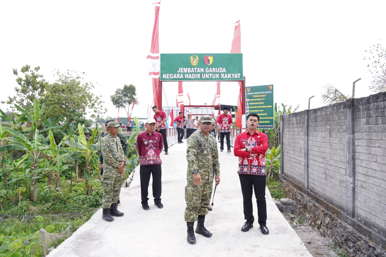 Dandim 0808/Blitar Hadiri Launching 2.500 Jembatan Garuda dan 3.000 Titik Air Bersih oleh Presiden Prabowo Subianto Dandim 0808/Blitar Hadiri Launching 2.500 Jembatan Garuda dan 3.000 Titik Air Bersih oleh Presiden Prabowo Subianto