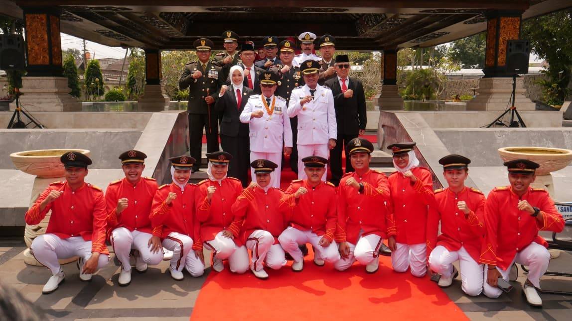 Dandim 0808/Blitar Ikuti Upacara HUT RI Ke-81 Dan Ziarah Nasional Di Makam Bung Karno Dandim 0808/Blitar Ikuti Upacara HUT RI Ke-81 Dan Ziarah Nasional Di Makam Bung Karno