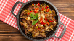 Menyajikan Sensasi Pedas dengan Oseng Mercon Daging Sapi