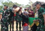 Senyum Tiga Generasi Sambut Jenderal: Potret Hangat Kunjungan Wasev TMMD 129 Bojonegoro di Kesongo