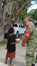 Hangatkan Kebersamaan, Dansatgas TMMD Ke-129 Kodim 1807/Sorsel Berbagi Keceriaan Bersama Anak-Anak Kampung Sesor