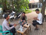 Aipda Ilyas Aktif Keliling Kampung, Ajak Warga dan Generasi Muda Jaga Kamtibmas di Sukamulya