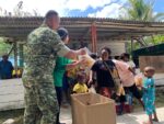 Canda Tawa Warnai Lokasi TMMD Ke-129, Kehangatan Dansatgas dan Ketua Persit Hadirkan Kebahagiaan bagi Mama-Mama dan Anak-Anak Kampung Sesor