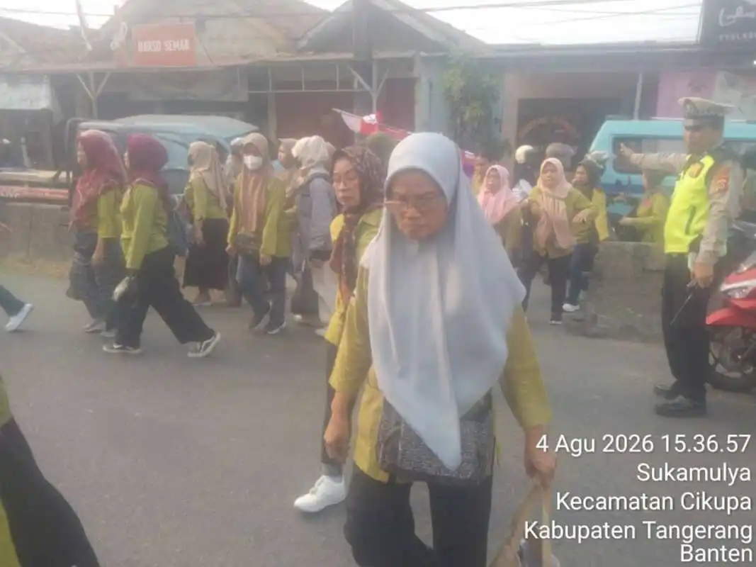 Personel Lantas Polsek Cikupa Aktif Atur Arus Lalu Lintas Sore di Pertigaan Columbus PT Cingluh