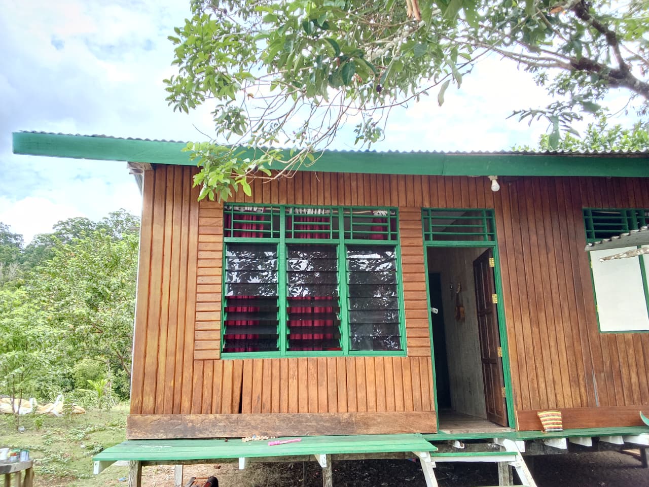 Rumah Bapak Herman Rampung 100 Persen, TMMD Ke-129 Wujudkan Hunian Layak dan Nyaman bagi Warga Kampung Sesor Rumah Bapak Herman Rampung 100 Persen, TMMD Ke-129 Wujudkan Hunian Layak dan Nyaman bagi Warga Kampung Sesor