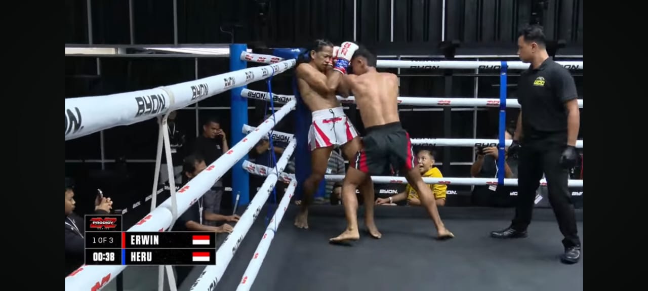 Guncang Arena Bekasi, Praka Marinir Erwin Simangunsong Tumbangkan Lawan di Kickstriking ZXZ Prodigy