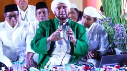Jatim Bershalawat di Gedung Grahadi, Habib Syech Ajak Masyarakat Bangkitkan Ekonomi dan Cintai Produk Lokal