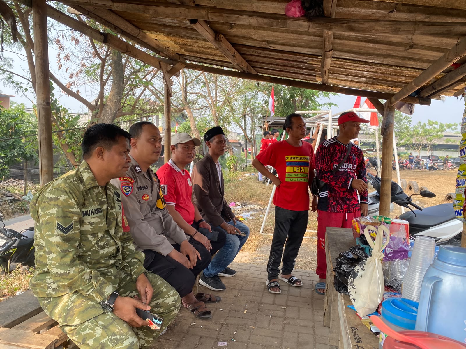 Bhabinkamtibmas Polsek Cikupa Monitoring Pertandingan Sepak Bola Antar-RT Sambut HUT RI ke-81 di Kelurahan Bunder Bhabinkamtibmas Polsek Cikupa Monitoring Pertandingan Sepak Bola Antar-RT Sambut HUT RI ke-81 di Kelurahan Bunder