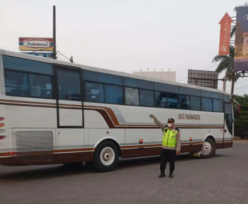 IPTU Rusandi Pimpin PECAK, Polsek Cikupa Atur Arus Lalu Lintas Pagi di Cikupa Mas