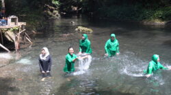 Jembatan Wisata Rampung, Persit Nikmati Keindahan Air Terjun Kampung Sesor Jembatan Wisata Rampung, Persit Nikmati Keindahan Air Terjun Kampung Sesor