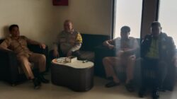 Aiptu Rukmono Sambangi Kantor Desa Budimulya, Sosialisasikan Layanan Kepolisian 110 Aiptu Rukmono Sambangi Kantor Desa Budimulya, Sosialisasikan Layanan Kepolisian 110