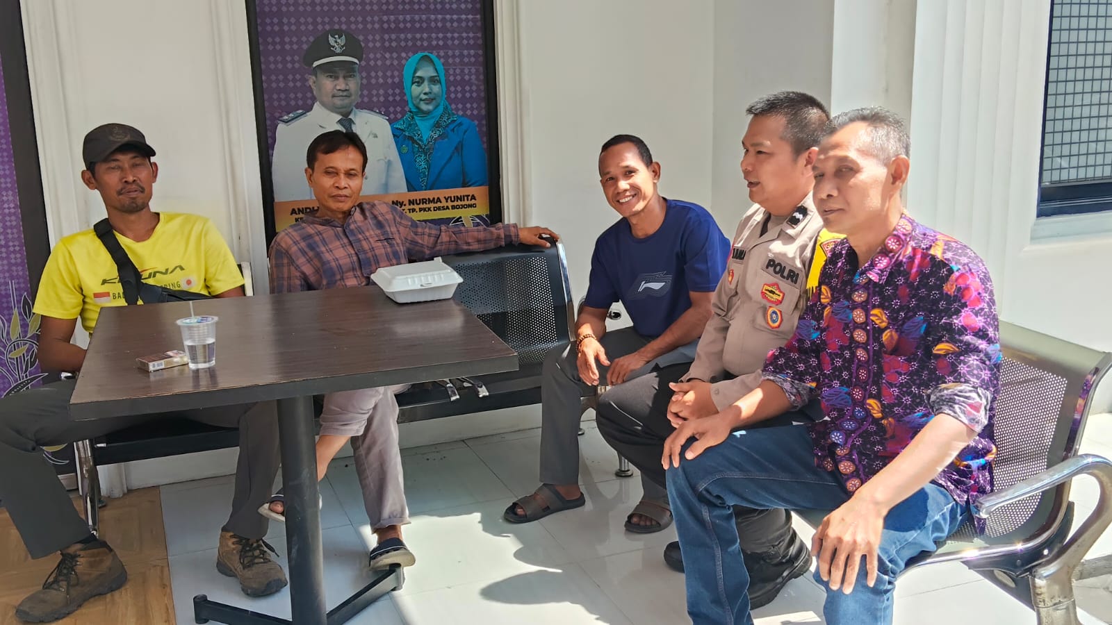 Ngariung Sambil Jaga Kampung, Bhabinkamtibmas Desa Bojong Ajak Warga Cegah Karhutla Ngariung Sambil Jaga Kampung, Bhabinkamtibmas Desa Bojong Ajak Warga Cegah Karhutla